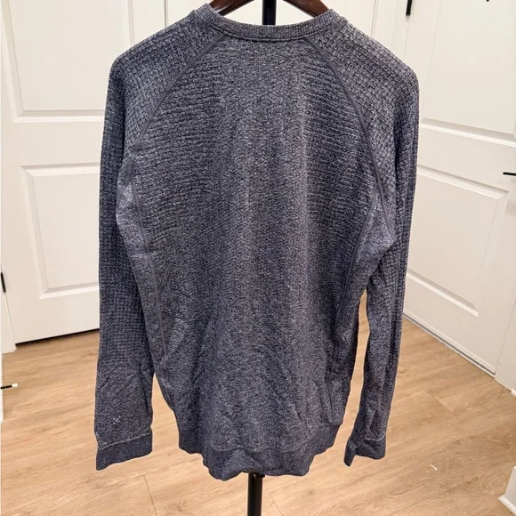 Lululemon Engineered Warmth Long Sleeve Crew Heathered Gray Mens Medium - Picture 7 of 11